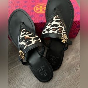 Tory Burch Eloise Black Leather and Leopard Print  Flat Thong Sandal Size 8